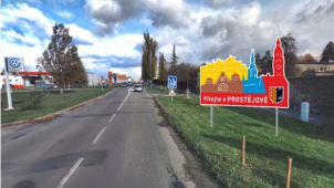 Uvítací cedule v Prostějově vyvolaly kritiku