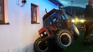 U Loučné nad Desnou se srazil traktor s náklaďákem