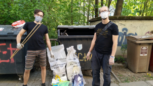 Sbírat nepořádek během procházky a pomoct přírodě může každý