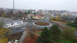 Řidiči z Uničova se dočkali nového kruhového objezdu