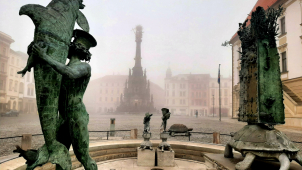 Olomouc se zahalila do mlhy