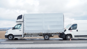 Mezi Mohelnicí a Libivou se srazilo pět náklaďáků