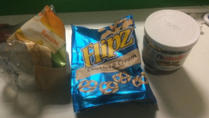 Brigádník se rozhodl posvačit zboží určené k prodeji