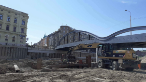 Rejnok půjde nad řeku, práce na náplavce zdržuje kamenolom