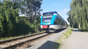 Vlak na Uničovsku srazil opilého člověka, ten vyvázl bez zranění