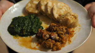 Vaříme s Večerníkem: Vepřové výpečky se špenátem a karlovarským k