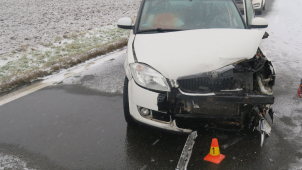 Za Chomoutovem došlo ke srážce tří aut