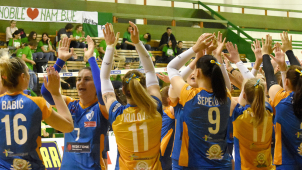 Olomoucké volejbalistky v boji o bronz prohrávají