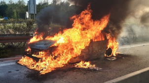 Na dálnici směr Ostrava hořelo auto