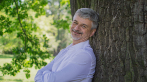 Otakar Štěpán Bačák: Stromy na náměstí