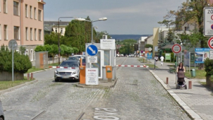 Jeden z vjezdů do fakultní nemocnice bude uzavřen