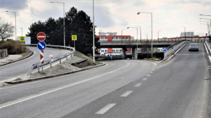 Silničáři se vrátí na Tovární, řidiče čekají znovu objížďky