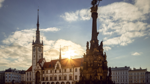 Trojiční sloup zakryje lešení, oprava začne už na jaře