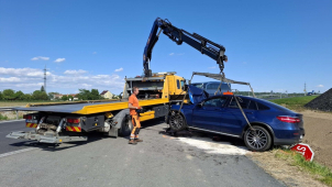 Dvaadvacet zraněných při srážce autobusu s autem