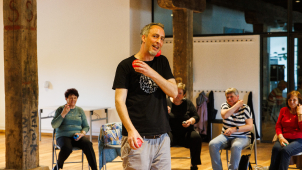 Vzdělávací kurzy pomáhají seniorům zpomalit projevy stárnutí