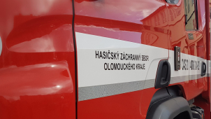 Známí odmítli grilovačku, tak zapálil přístavek