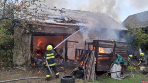 Oheň v Dolanech zničil hospodářské stavení