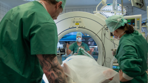 Olomoučtí neurochirurgové použili u pacienta mozkovou stimulaci