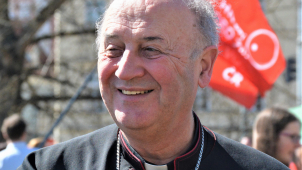 Arcibiskup Graubner se angažuje ve věci úhrad pojišťoven