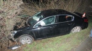 Mezi Bludovem a Postřelmovem bouralo auto