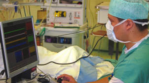 Bojovat s Parkinsonem se dá pomocí hluboké mozkové stimulace