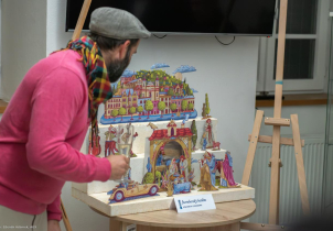 Šternberk představil vlastní vystřihovací betlém