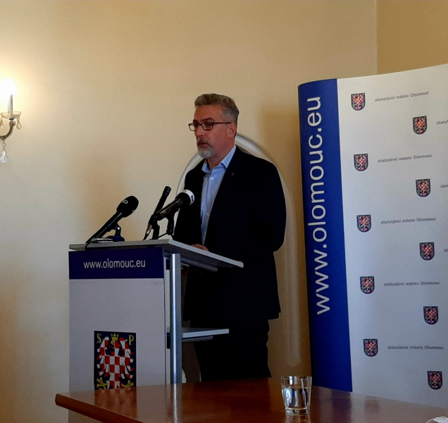 Rada města řešila družstevní byty, Plavecký stadion i tržnici