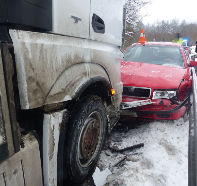 Náledí potrápilo řidiče na Jesenicku