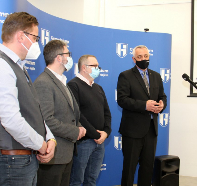 Kraj spouští projekt testování maturantů pomocí kloktacích testů