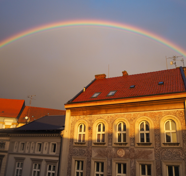 Nebe nad Olomoucí zabarvila duha. Podívejte se!
