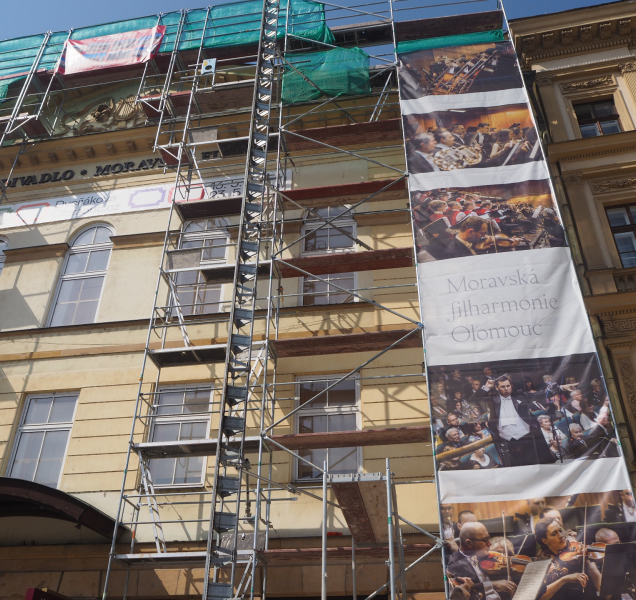 Oprava střechy Moravského divadla začíná! Sezóna v ohrožení není