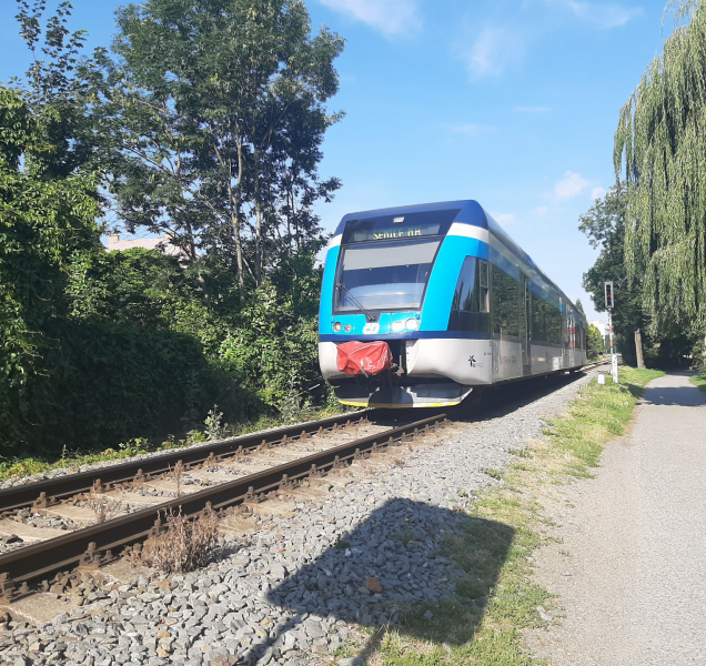 Vlak na Uničovsku srazil opilého člověka, ten vyvázl bez zranění