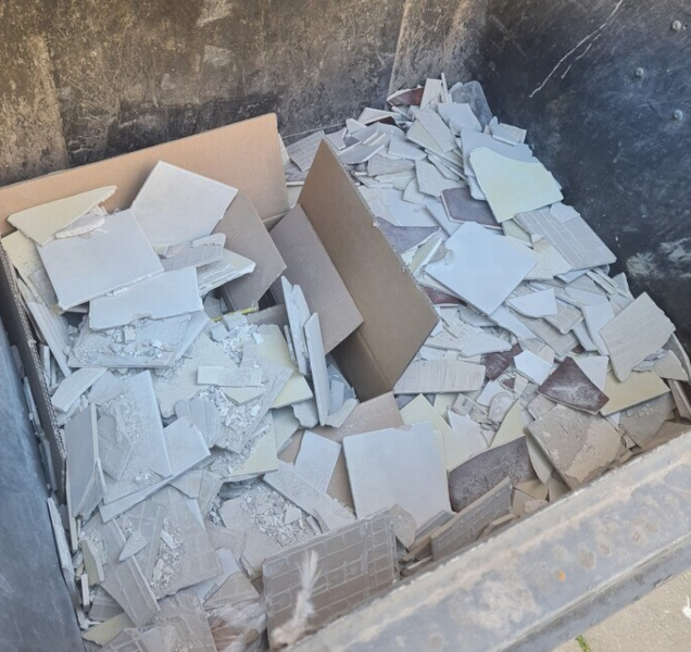 Odpad ze stavby v Olomouci skončil v popelnici