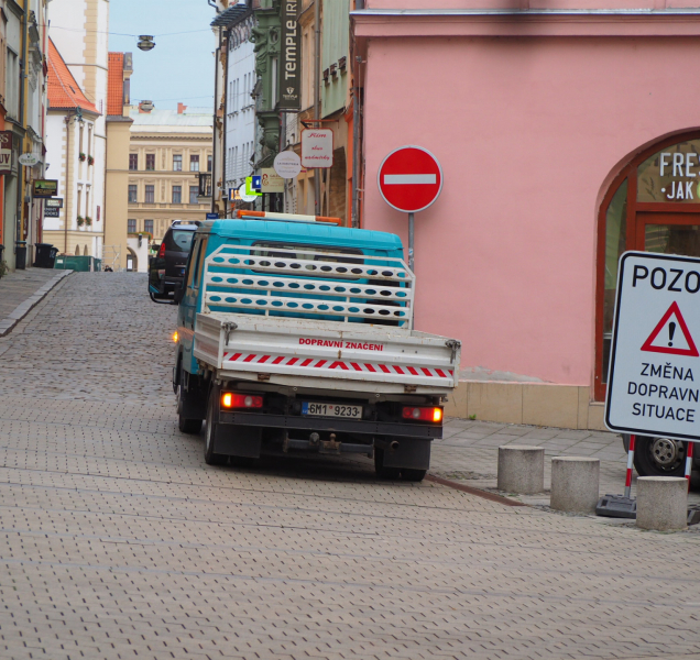 Strážníci po změně jednosměrek v centru řešili 12 přestupků