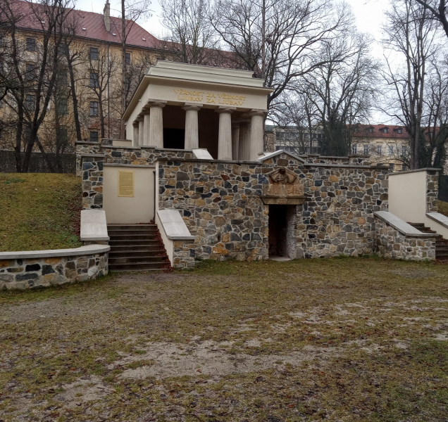 Kryptu Jihoslovanského mauzolea čeká oprava, město žádá o dotaci