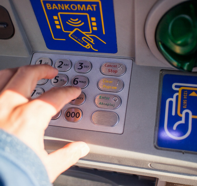 O papírovou Emu se postarali strážníci Městské policie Olomouc