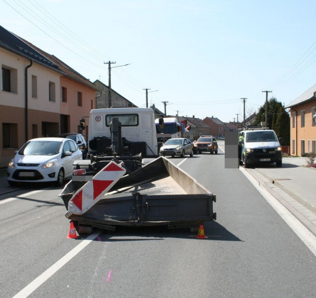 Řídil pod vlivem, v zákazu řízení a bez technické