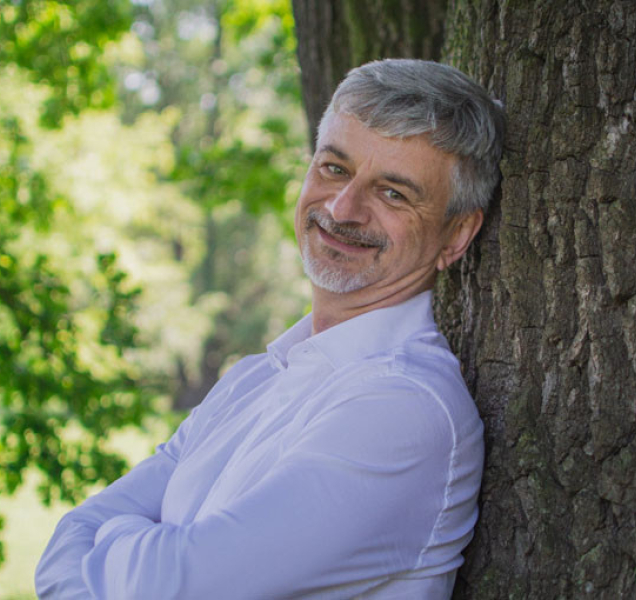 Otakar Štěpán Bačák: Stromy na náměstí