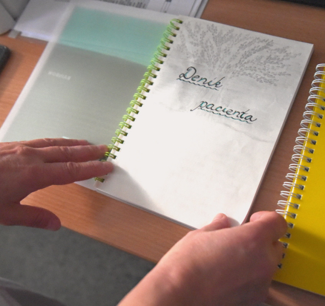 Pacientům po těžkém úrazu pomohou v rozpomínání pacientské deníky