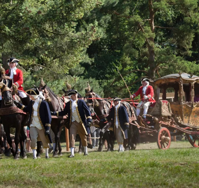 Mistři kočárů mají sraz na zámku v Čechách