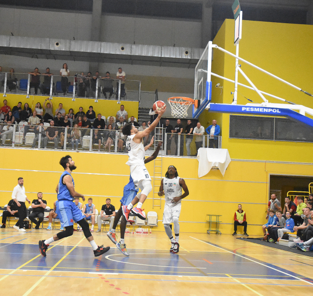 BK REDSTONE čekají pražští vysokoškoláci