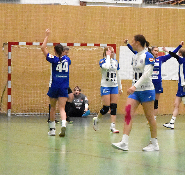 Házenkářky DHK Zora si poradily s Porubou