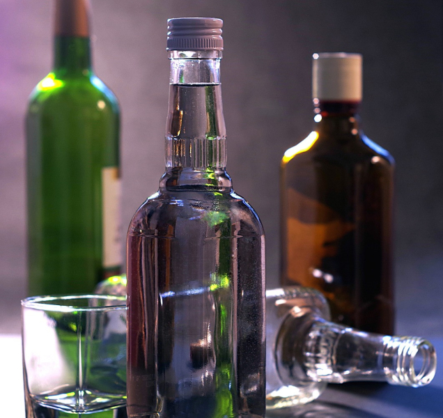 Opilá žena se naštvala na muže, odnesli to policisté a záchranáři