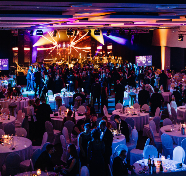 Přátelský večírek svazu zahrádkářů, nebo prestižní klub