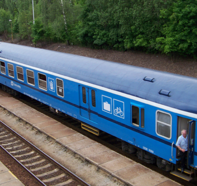 Vlak u Nezamyslic přejel dva lidi, událost se prošetřuje