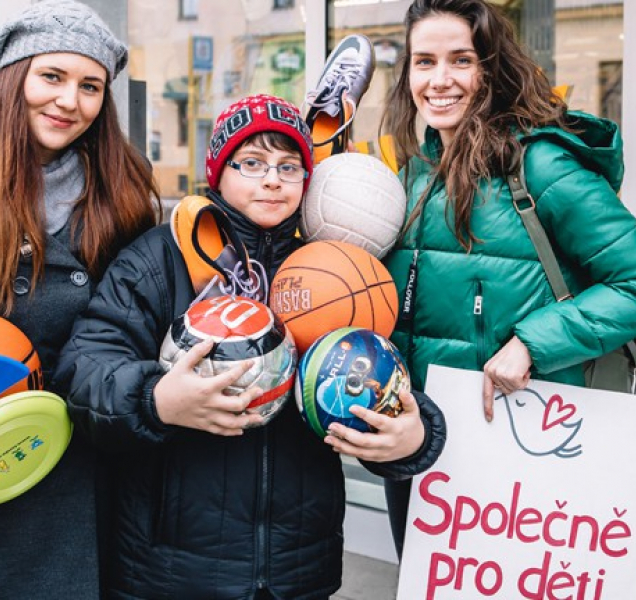Společně pro děti zakládá web, který pomáhá dětem v nouzi. Pomůžete na Hithitu?