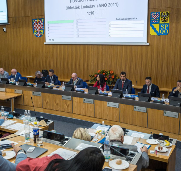 Novým hejtmanem byl zvolen Ladislav Okleštěk, noví jsou i náměstci