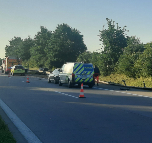 Vyhasly dva mladé životy, cestující se nepřipoutali