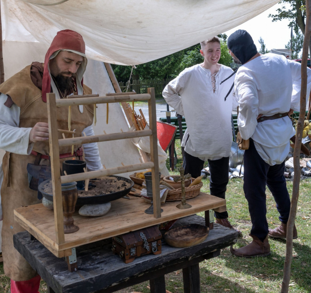 Hrad Šternberk oživí středověká řemesla a rozkvete květinami