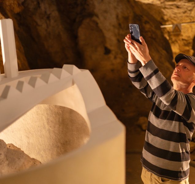 V teplických jeskyních najdete přes léto i výstavu soch